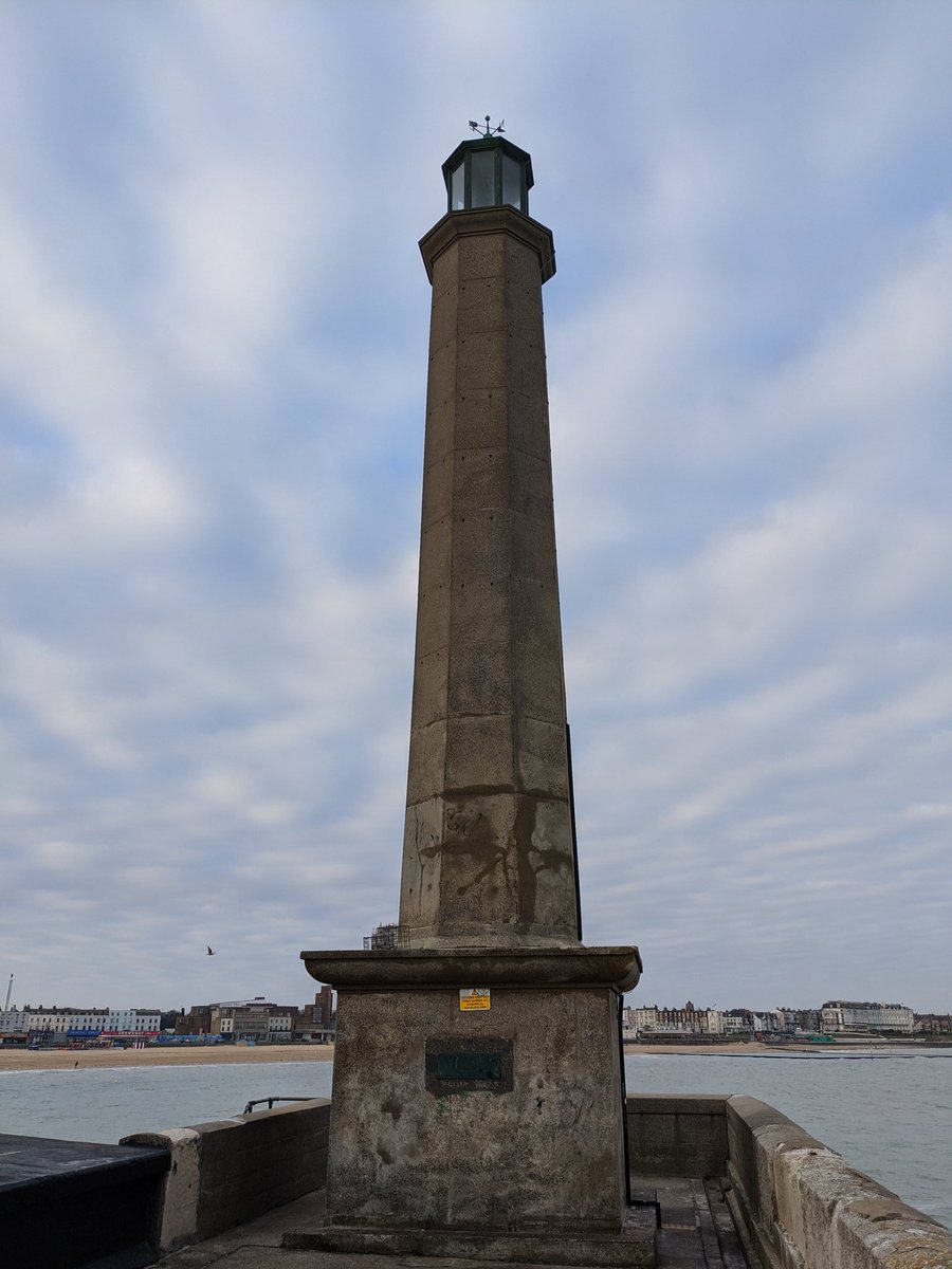 peterdav2000's tweet photo. High tide this morning so kept my jog to the clifftops. Extended my run in the other direction today to the Harbour Arm. #lockdown #exercise #palmbay #cliftonville #harbourarm #stonepier #mrsbooth #lighthouse #margate https://t.co/2in3V2nTIz