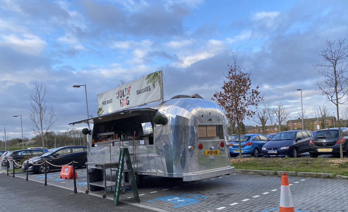 What a way to start the day! 🐷 Thank you <a href="/TheJollyHog/">The Jolly Hog</a> for boosting moral thismorning and giving away FREE bacon sandwiches/vegan option to staff with the vouchers given evenly throughout departments ☺️ They’ll be back again next week 🐷 #staffmoral #baconmakestheworldgoround
