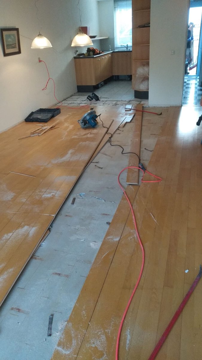 Ondanks de huidige lastige #werkomstandigheden is #VloerSterk volop in beweging.

Wilt u wat aan uw #vloer laten doen, neem dan gerust #contact met ons op.

Jelle 0646224658

Robert 0622782506