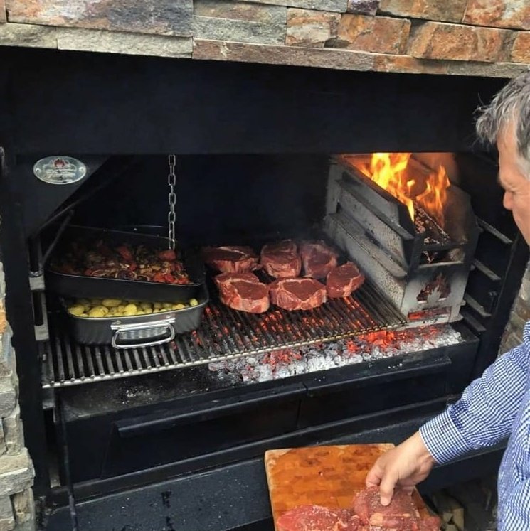 THEFIREHOUSE7's tweet photo. Kom ons braai 🔥🔥🥩🍗🥩🍖
#LockdownSA
#StayHomeSA
#braai
#thefirehouse https://t.co/taaRVwnCUU