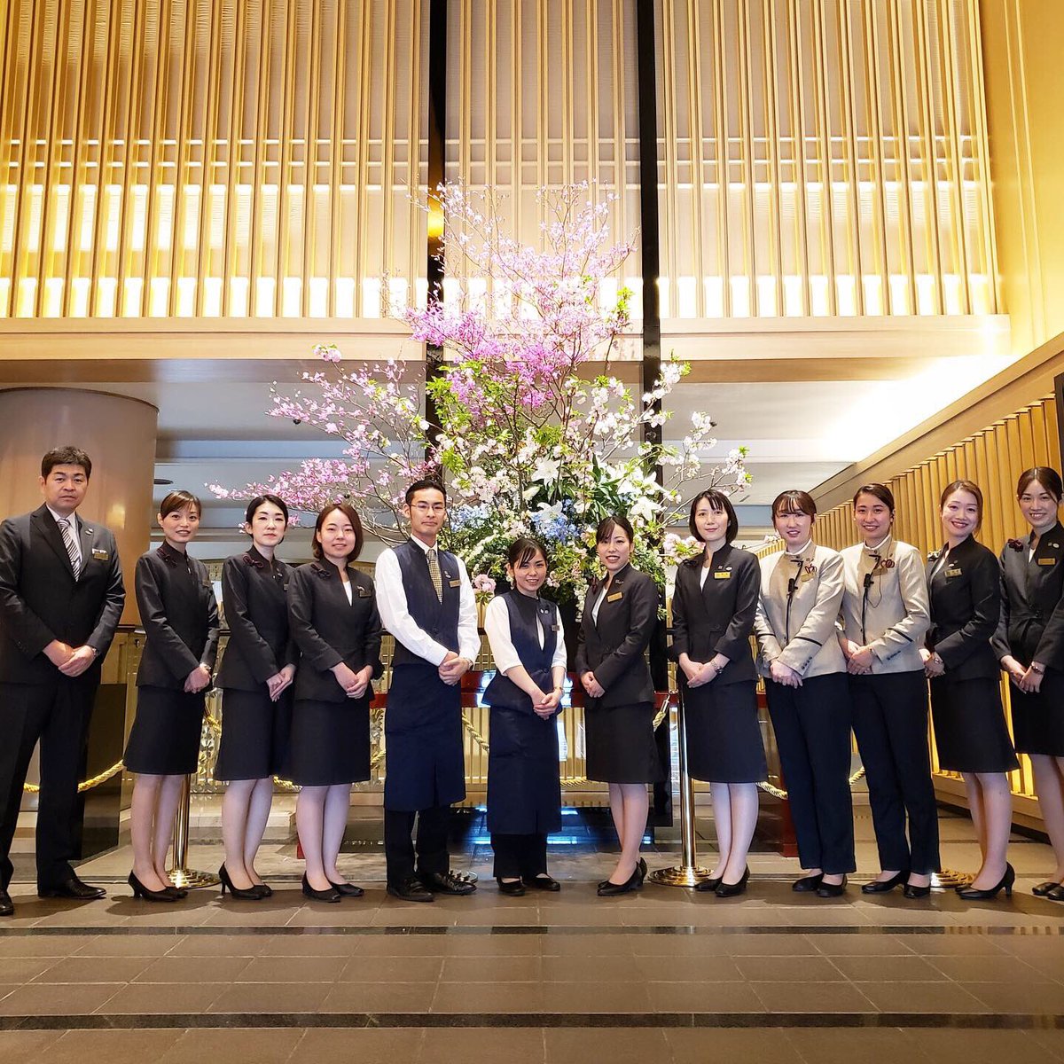 京都 東急ホテル Brand New Uniforms スタッフの制服が変わりました スタッフ の制服が新しくなり 少し雰囲気が変わったホテルにぜひいらしてください 気持ち新たにこれからも頑張っていきたいと思いますので 今後ともよろしくお願いいたし