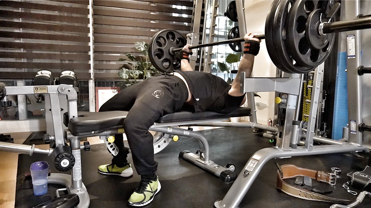 ビースト村山 パーソナルトレーナー 今回のyoutubeではベンチプレス を132 5kg と 前回より重さを2 5kg増やしたメニュー構成になっています これからベンチプレスをもっと伸ばしたい という人は是非見て下さい T Co 056jdfsumn Yes ビースト村山 パーソナルトレーナー 今回のyoutubeではベンチプレス を132 5kg と 前回より重さを2 5kg増やしたメニュー構成になっています これからベンチプレスをもっと伸ばしたい という人は是非見て下さい T Co 056jdfsumn Yes