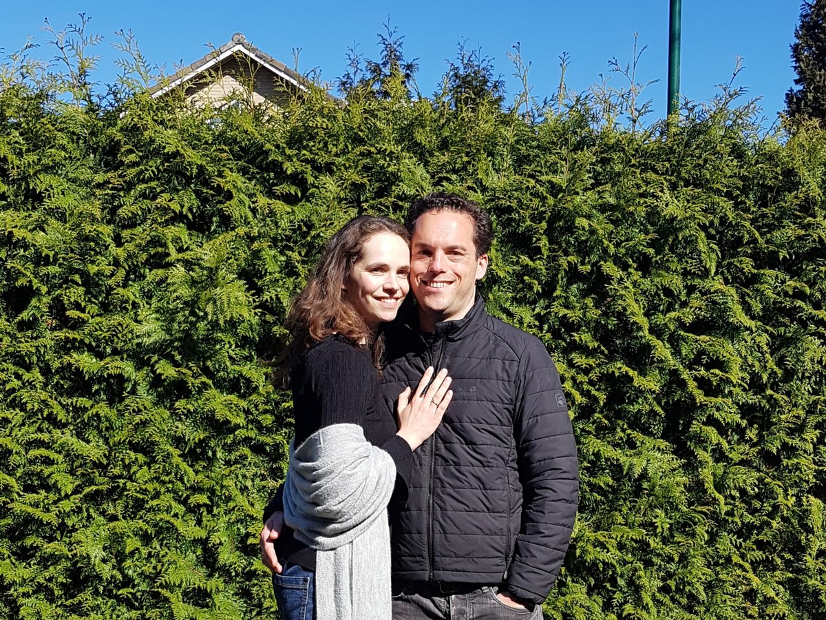 De coronacrisis zorgt voor veel slachtoffers en onzekerheid, maar levert ook veel moois op. Twee <a href="/TUeindhoven/">Kumar Dhistraj</a>-alumni verzamelen persoonlijke verhalen via <a href="/OurCoronaStory/">OurCoronaStory</a> - zodat we later niet vergeten zijn hoe we deze tijd hebben beleefd en doorstaan: ow.ly/lRH250z2WSA