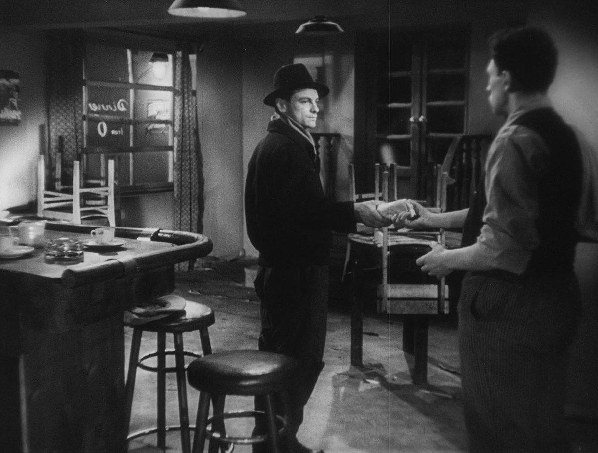repliklernet's tweet photo. #TheKillers ya da #Ubiytsy (1956) #Andrei #Tarkovsky'nin  #Rusya Devlet Sinematografi Enstitüsü (#VGIK) 3.sınfındayken sınıf arkadaşları Alexander Gordon ve Marika Beiko'nın yardımlaryla 1956 güzünde yaptığı ilk filmidir.Filmin bir kısmında Tarkovsky de oyunculuk yapmıştır.Solda! https://t.co/ZrWZn0TODV