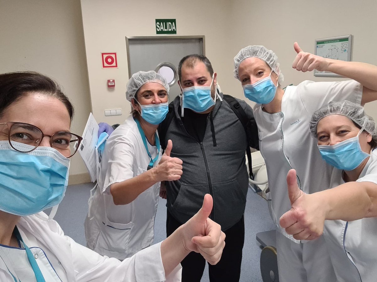 sanitas's tweet photo. Un día muy especial en nuestros hospitales: ¡dos nuevas altas de pacientes con #COVID19 en la UCI de La Zarzuela y en nuestro hospital de campaña de La Moraleja! Muchas gracias a todo el equipo de profesionales que lo ha hecho posible 
#JuntosVamosAVencerCOVID19
#AplausoSanitario https://t.co/4vzCYKBSw6