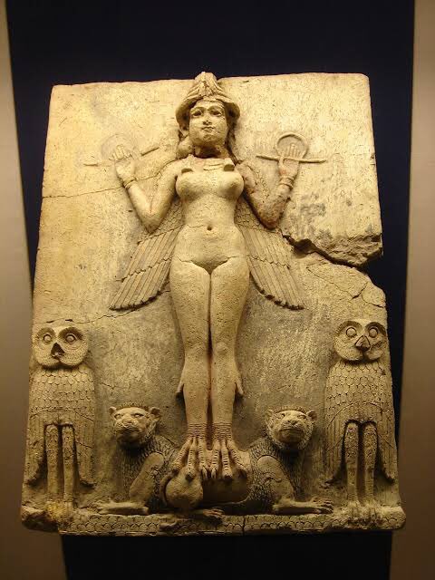 ¿Y que cuidaba a Ishtar? Dos búhos y dos leones que simbolizan la dualidad. Ven porque es tan importante el simbolismo para estas personas.