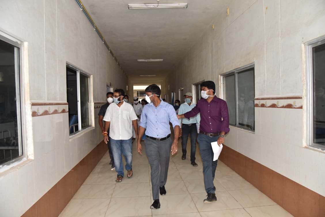 Inspected the various wards and infrastructure of #COVID19 District Hospital at #FathimaMedicalCollege on surge of 15 Corona cases at #Kadapa. Instructed Medical Officers to ensure that patients at isolation wards are provided with #qualitytreatment.