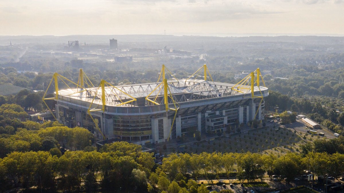 Alles Gute zum Geburtstag, schönstes Stadion der Welt! 🖤💛 #happybirthday <a href="/SIGNALIDUNAPARK/">SIGNAL IDUNA PARK</a> 
______
P.S.: Du wirst schwer vermisst... 🙄