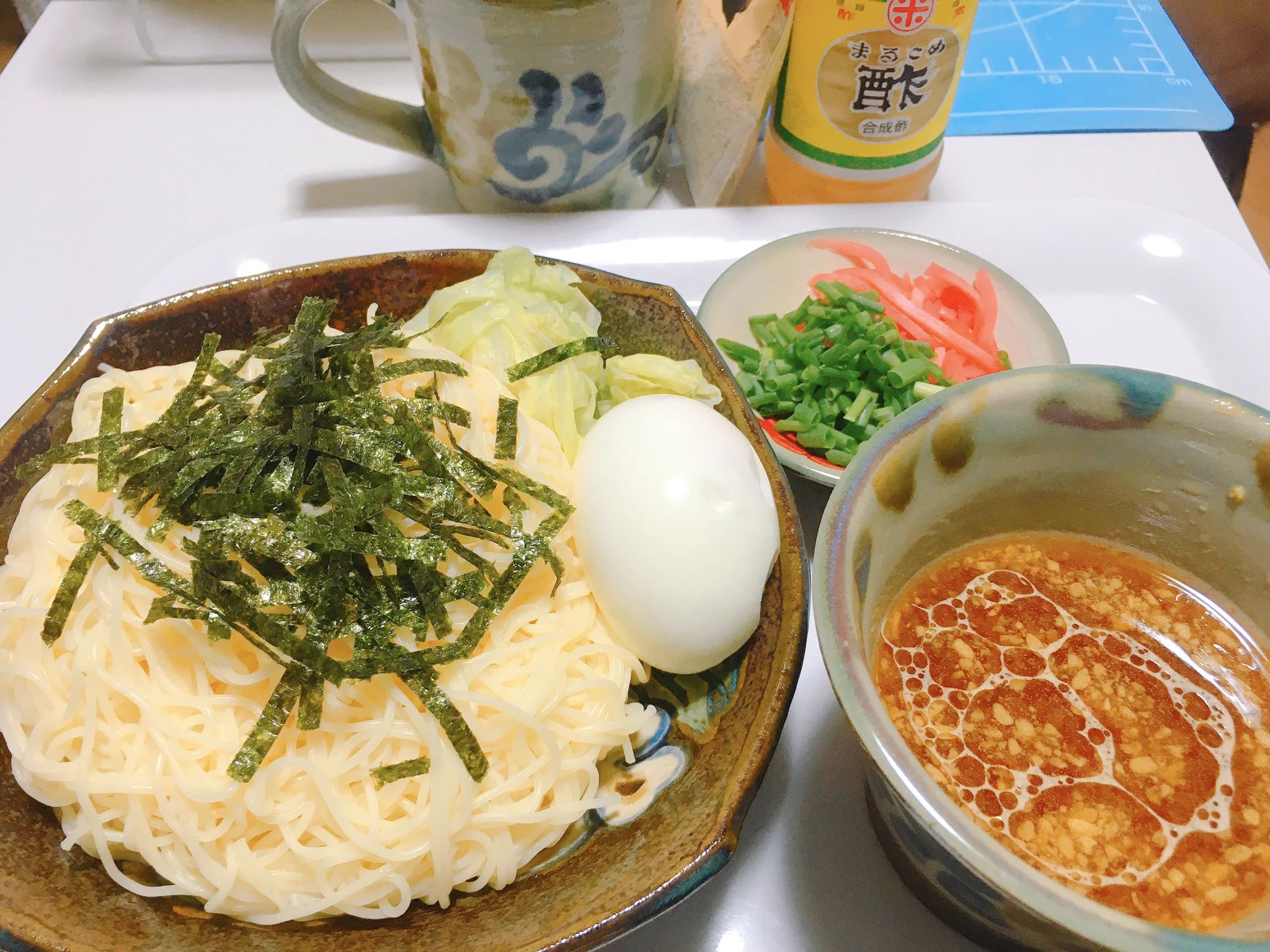 今夜の夕食は
岩手県土産の卵めん
すごく美味しい
つけ麺のタレでした！
途中ですりごまを入れたり
お酢を足したり
もう最高‼️  