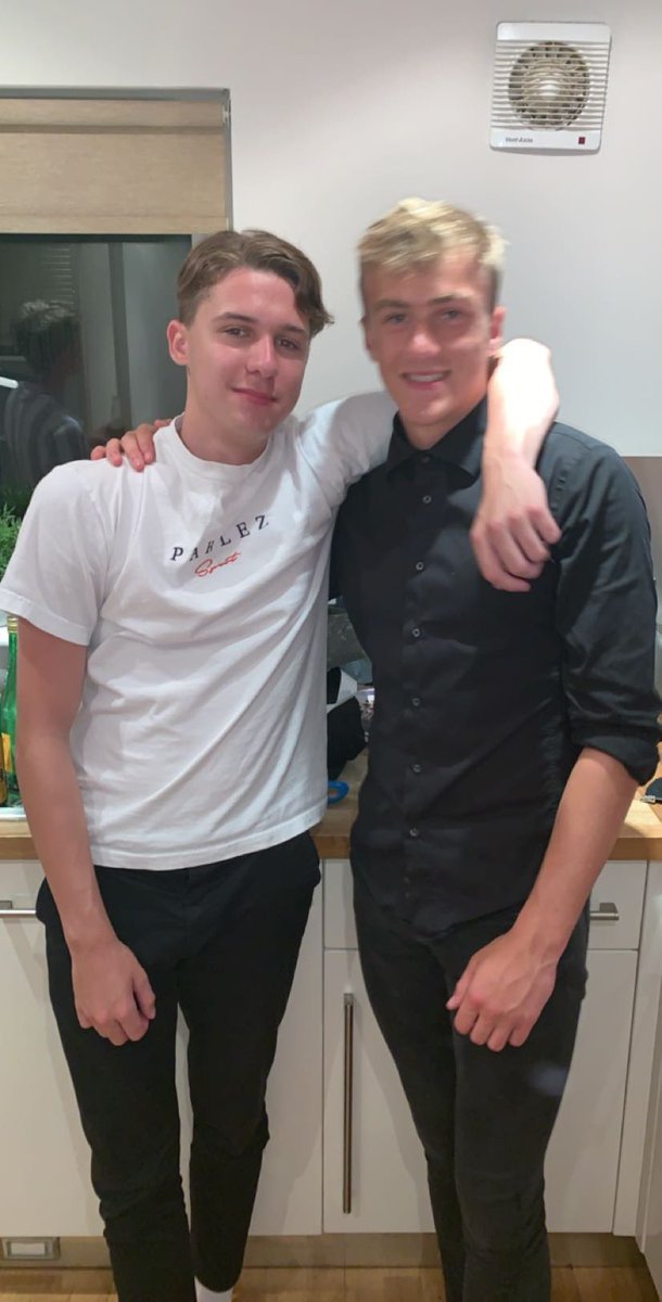 Happy Birthday wee yin, have a good one <a href="/darien_harris_/">Darien Harris</a> and I’ll see you after for a bottle 🎉🎊🍾