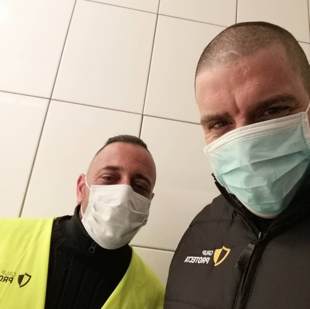 El nostre personal segueix treballant , donant suport als serveis essencials, protegint i vigilant.
Molta força i molts ànims!!
#COVID19