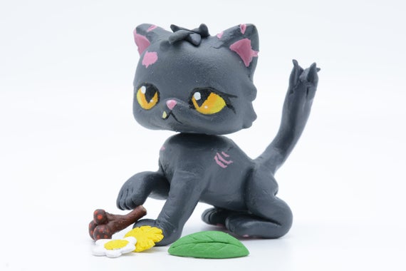 james_lucas_art's tweet photo. Yellowfang Warrior Cats LPS Littlest Pet Shop Clay Custom Bobble Head Figure With Accessories by CustomsWarrior Unbeatable! #warriorcats #customshop #accessoriesshop https://t.co/2WhBPzd90O https://t.co/QVzhFUEmuV