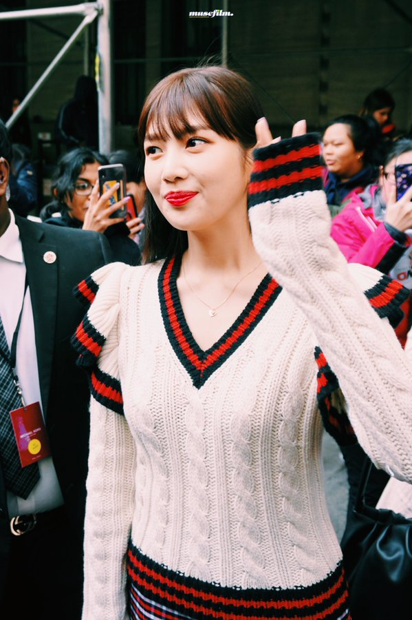 sunflwr_kr's tweet photo. ( 𝐇𝐐 ) 매디 MADDY @  TOM FORD SHOW
                               ( 𝑆𝐸𝑂𝑈𝐿 ) 𝟐𝟎𝟎𝟑𝟐𝟗  #MADDY #매디 https://t.co/5M35L05dVm