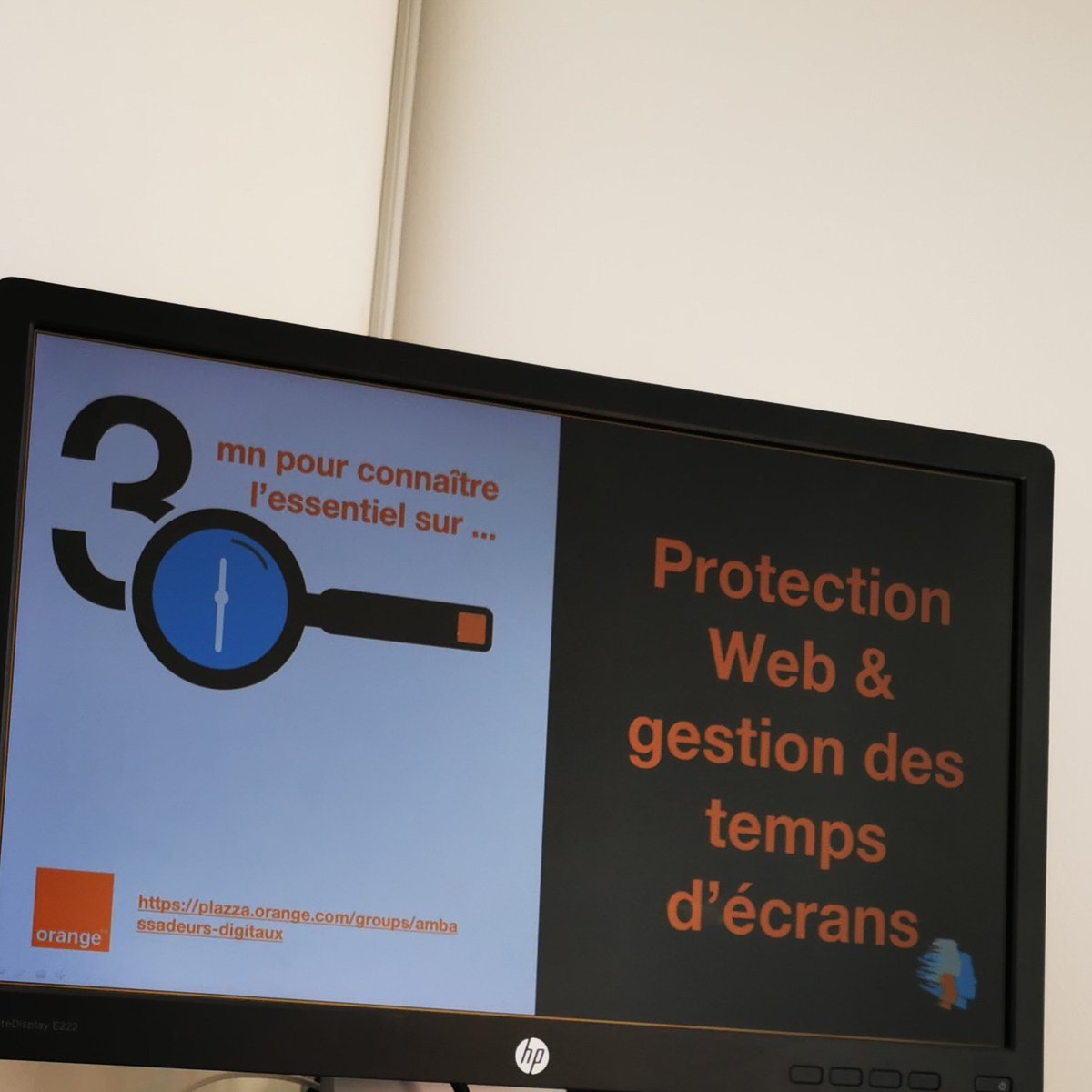 geralddefoing's tweet photo. Les ambassadeurs @amb_digit en animation auprès des parents chez @orange pour la présentation des outils de gestion des écrans de nos enfants 😁
#BienVivreLeDigital #Protectiondesenfants #Xooloo https://t.co/0gl5RrhHUj