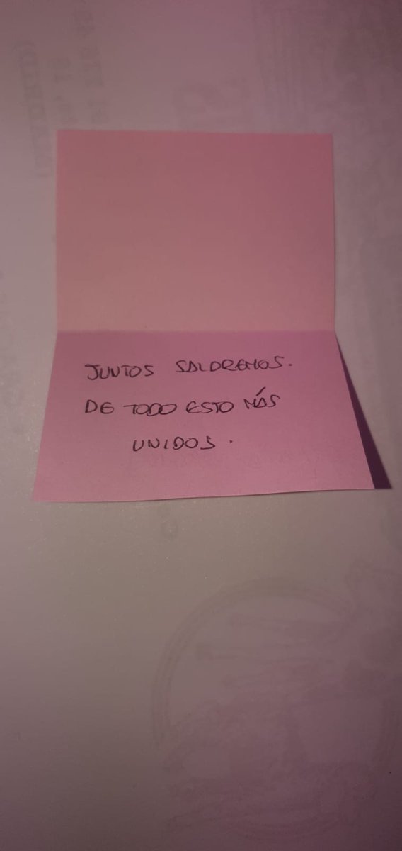 José Luis es carnicero y está realizando envíos a domicilio estos días a sus clientes habituales. Su mujer es la encargada de preparar los pedidos con estas notitas ❤️ ¡Maravilloso!
