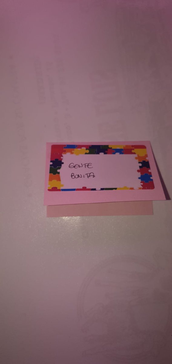 JaviYMar's tweet photo. José Luis es carnicero y está realizando envíos a domicilio estos días a sus clientes habituales. Su mujer es la encargada de preparar los pedidos con estas notitas ❤️ ¡Maravilloso! https://t.co/x7Zc2tO8Dx