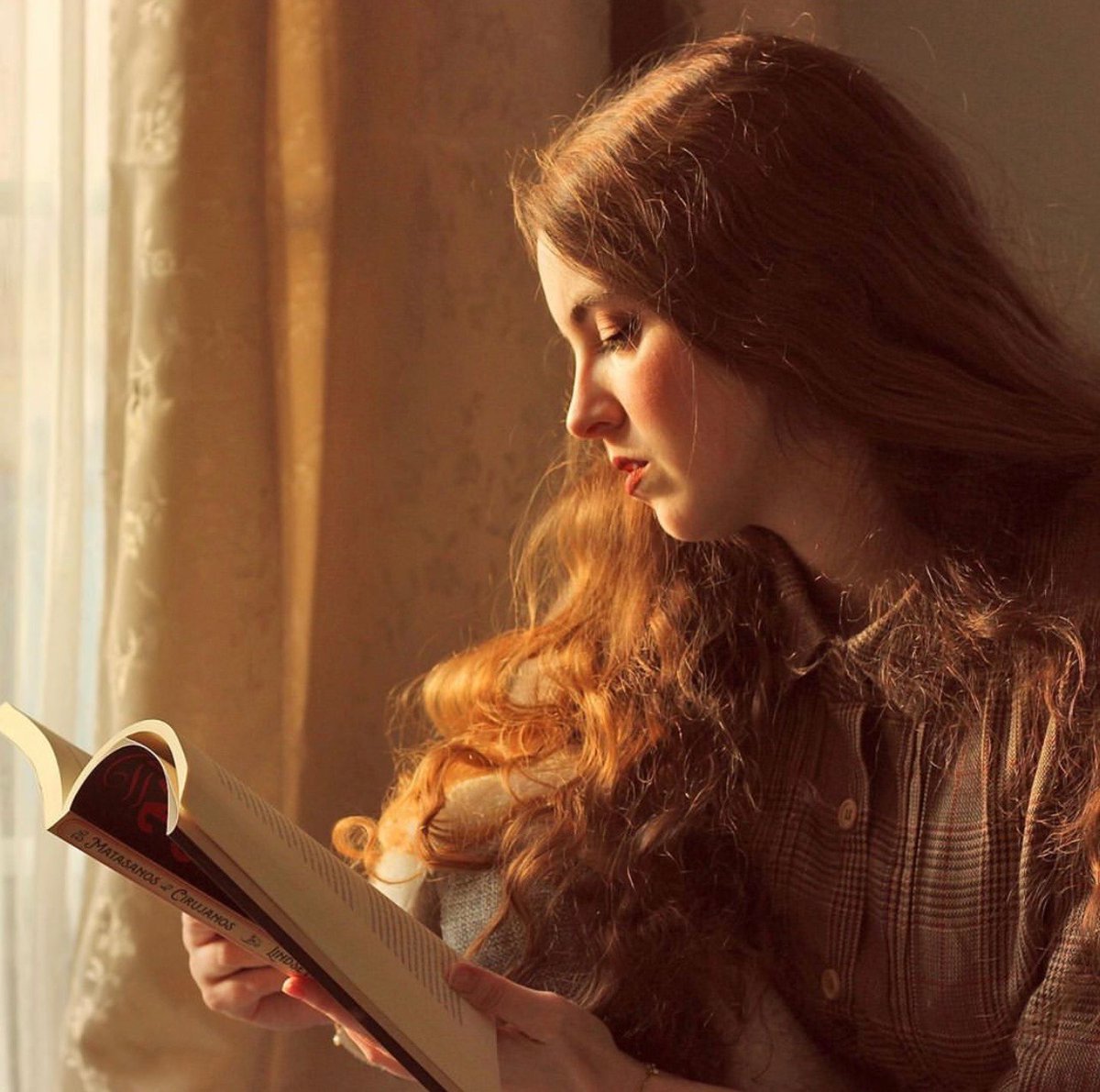 Relax, unwind, and curl up with a good book! 

How are you spending your Thursday night? We're spending ours obsessing over 'mireia__arpa' in our 'Charlotte' Rustic Check Shirt Dress 💛

Drop your book recommendations below!

And shop our Charlotte here >> lindybop.co.uk/charlotte-rust…