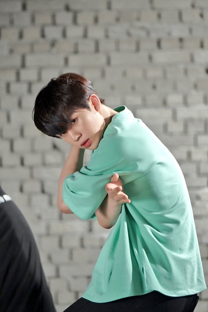 kkimyeonhee's tweet photo. DWMU x Hwang Yunseong Making @ Lookbook 🤩

 감사합니다 #DWMU 😍

@Woollim_rookie
#황윤성 #HwangYunseong #울림  #울림즈 #울림_루키 https://t.co/LmiqG30wDF