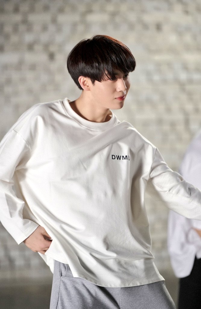 kkimyeonhee's tweet photo. DWMU x Hwang Yunseong Making @ Lookbook 🤩

 감사합니다 #DWMU 😍

@Woollim_rookie
#황윤성 #HwangYunseong #울림  #울림즈 #울림_루키 https://t.co/LmiqG30wDF
