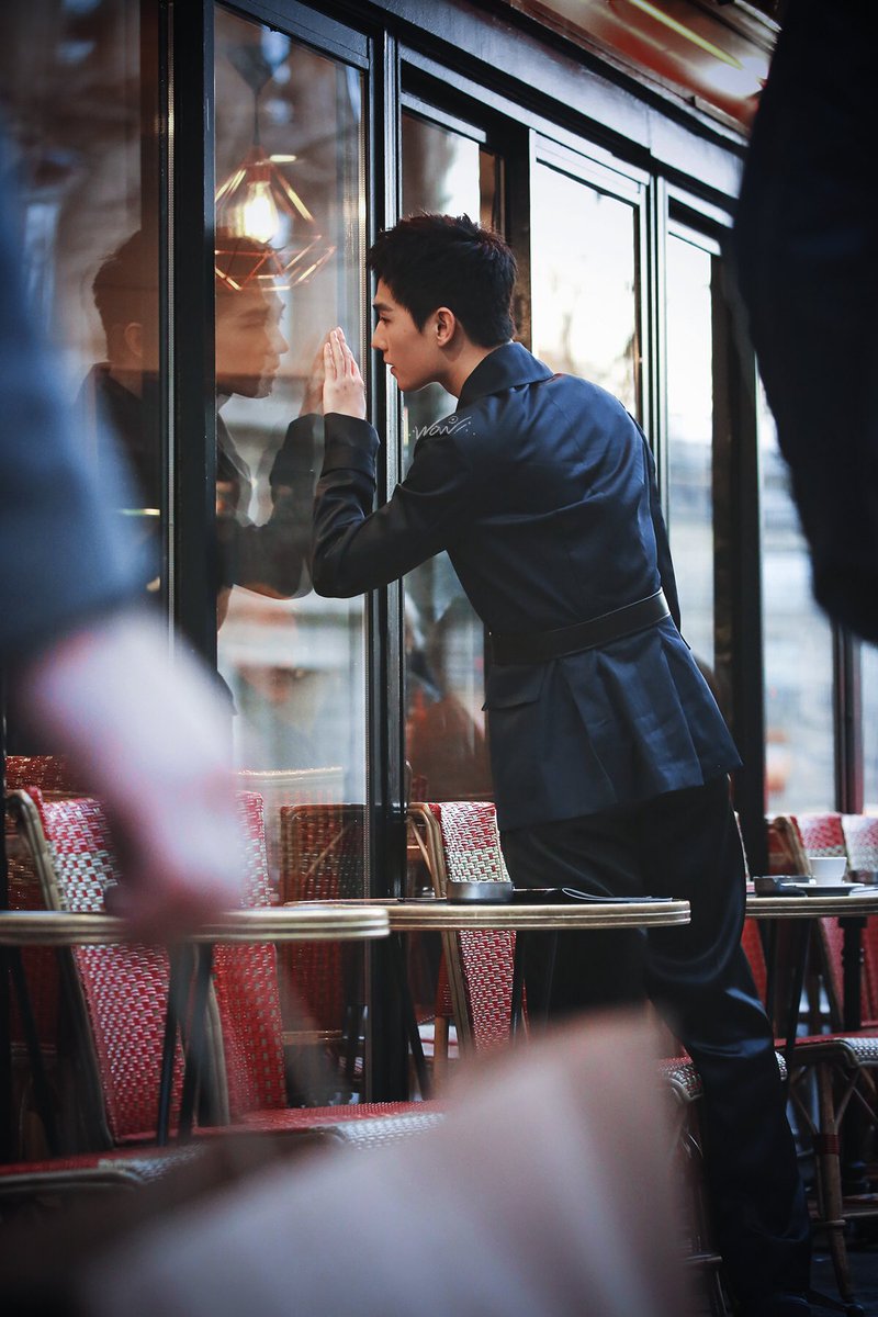 wowyy0909's tweet photo. WOW! 20200118 On the street, In the Paris, With the pretty boy 😍😍#yangyang #杨洋 #양양 https://t.co/P1nRgeWf9R