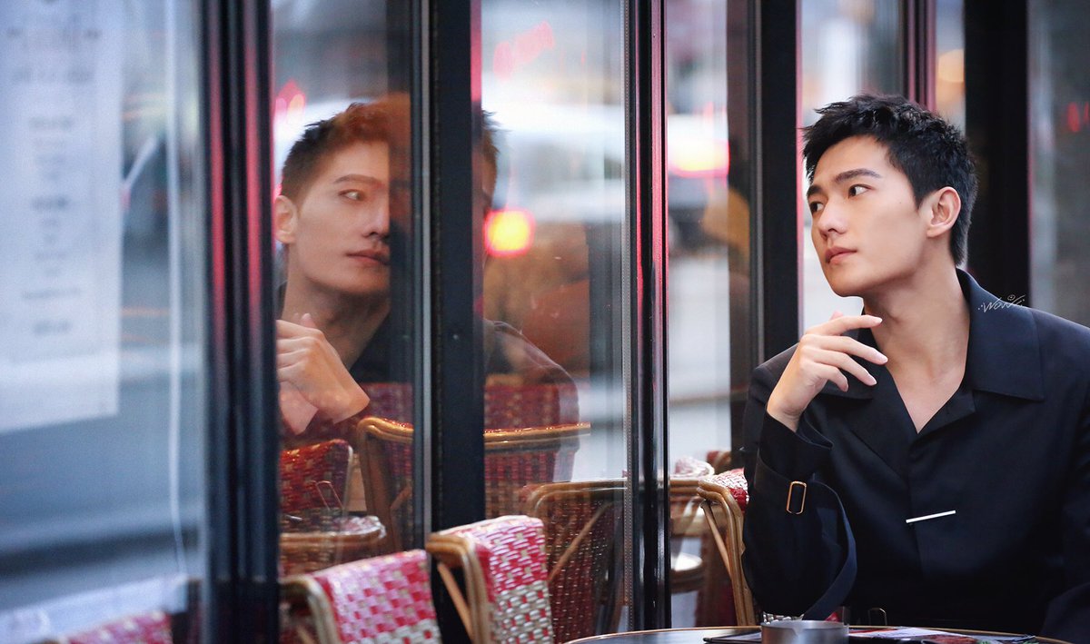 wowyy0909's tweet photo. WOW! 20200118 On the street, In the Paris, With the pretty boy 😍😍#yangyang #杨洋 #양양 https://t.co/P1nRgeWf9R