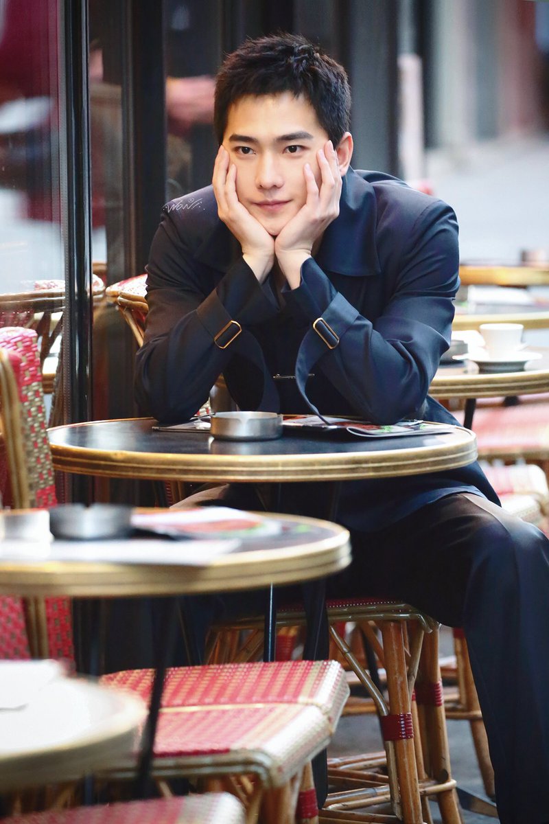 wowyy0909's tweet photo. WOW! 20200118 On the street, In the Paris, With the pretty boy 😍😍#yangyang #杨洋 #양양 https://t.co/P1nRgeWf9R