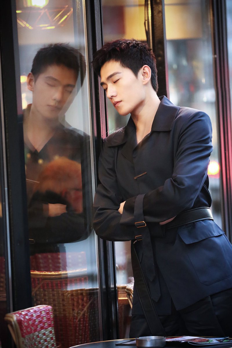 wowyy0909's tweet photo. WOW! 20200118 On the street, In the Paris, With the pretty boy 😍😍#yangyang #杨洋 #양양 https://t.co/P1nRgeWf9R