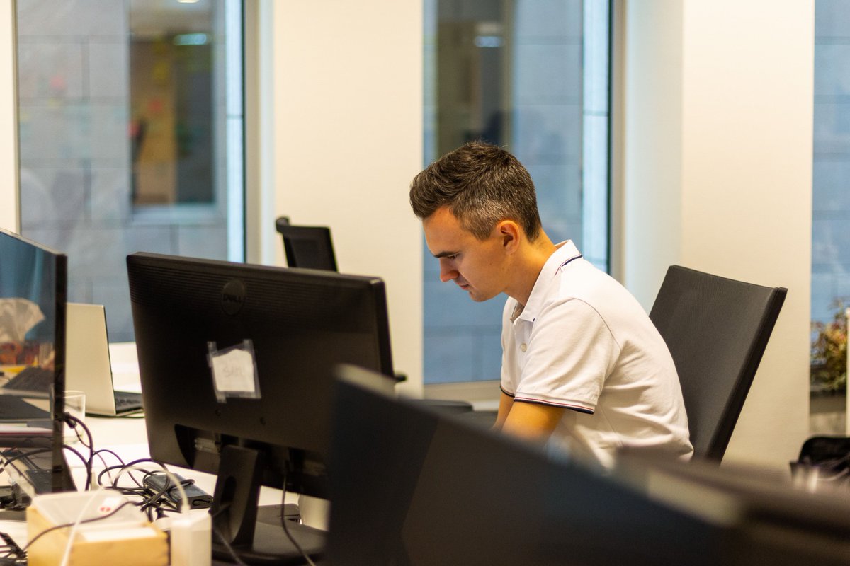 Meet Jonas! Als Support Engineer combineert hij het beste van 2 werelden bij Zeticon: persoonlijk contact met de klant en uitdagende operationele opdrachten. Met een grinta van jewelste helemaal klaar voor de toekomst! Interesse om ons team te vervoegen? 👉buff.ly/341QAKZ