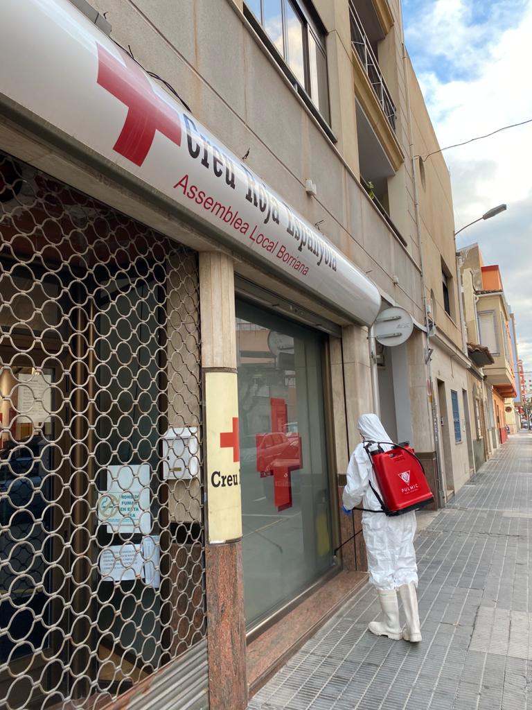 diverselevante's tweet photo. #DiverseLevante, ha puesto su granito de arena llevando a cabo la limpieza y desinfección de las instalaciones de la Asamblea local de #CruzRoja en Burriana. Con ello, demostramos que estamos juntos en esta lucha contra el #COVID19 y que trabajando juntos lo conseguiremos.💪🌈 https://t.co/pptp5Hr0U4