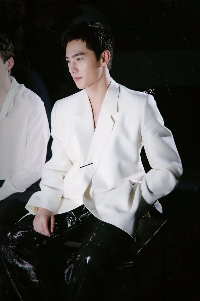 wowyy0909's tweet photo. WOW! 20200119 Dunhill AW in Paris u’re the brightest star all the time ⭐️ 🌟 💫 #yangyang #杨洋 #양양 https://t.co/E7A90bVg4V