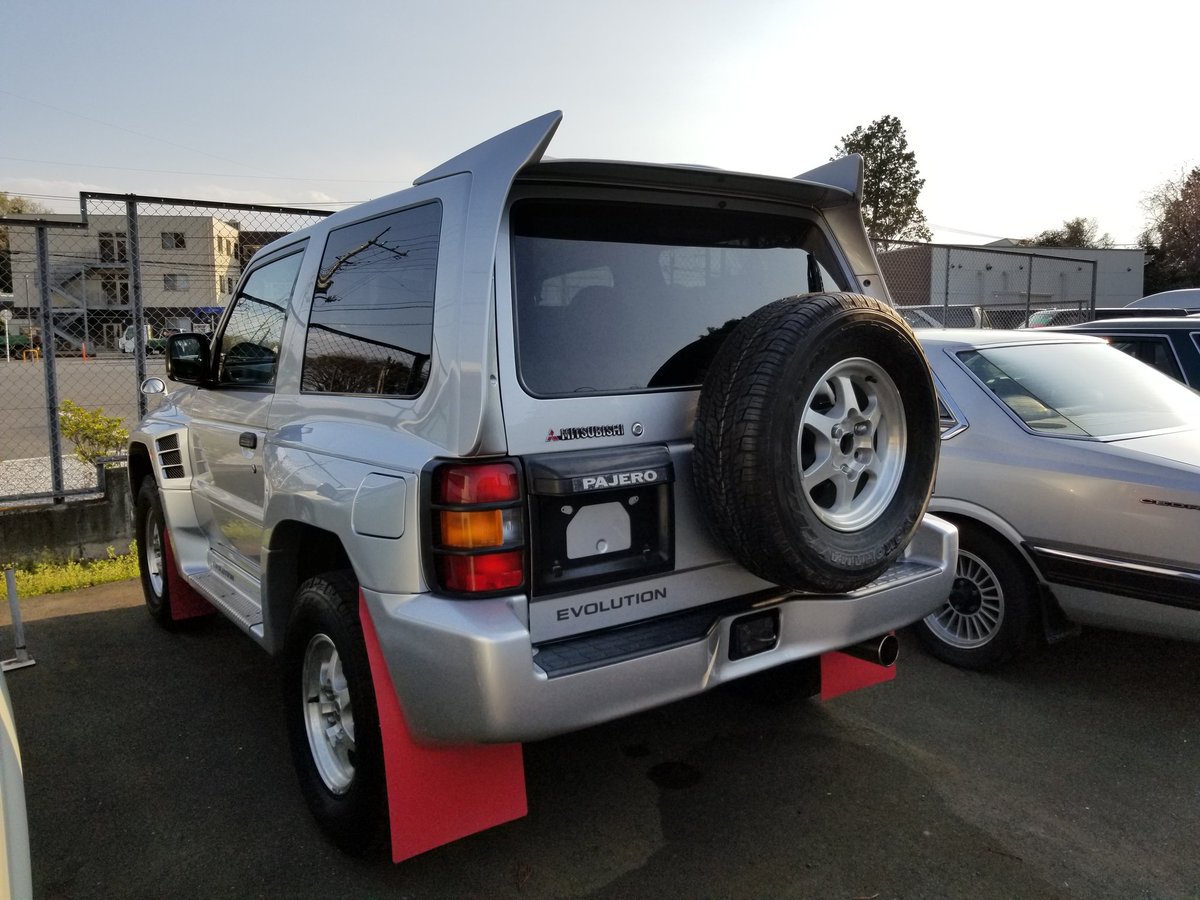 marumiauto's tweet photo. 4WDエボリューション、始まる
パジェロエボリューション❗
5MT‼️
稀少なパジェロエボ入庫しました~😆❗️
久しぶりの5MTです❗
走行距離65812km❗
ラリーアートマフラー❗
LSD❗
内外装とても綺麗ですよ~😍❗️
#パジェロエボリューション
#パジェロ
#4WD
#走る2トン
#280ps
#マルミオート https://t.co/LOFPEFjfug