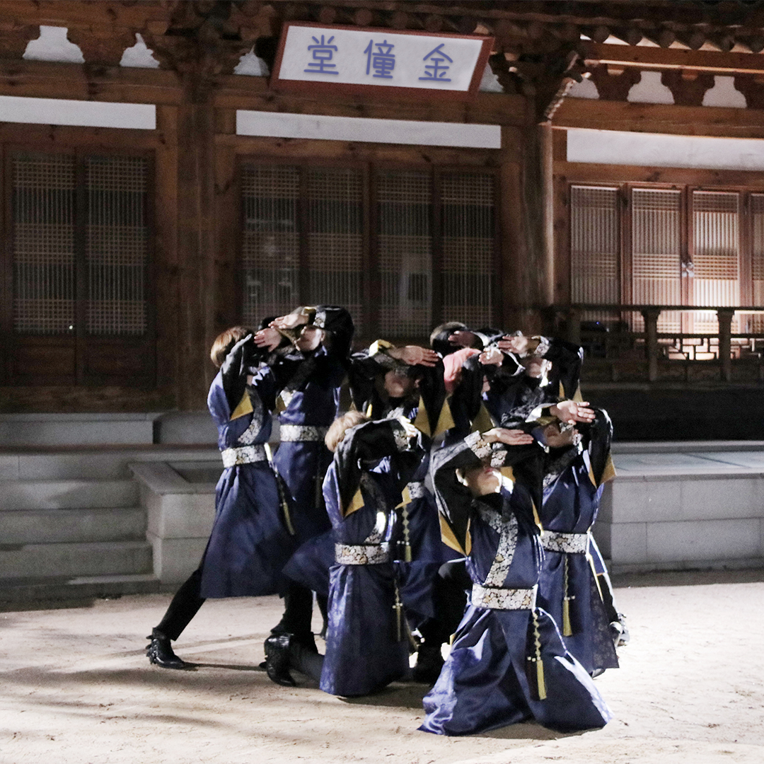 GoldenChild's tweet photo. [📢][로드 투 킹덤ㅣ첫 번째 사전 선호도 조사 안내]

니스들 영화관 못 간다고 아쉬워할 필요가 1도 없어요🙅🏻
.
.
멜로 액션 코미디 서사가 다 담긴 퍼포먼스 천재 #골든차일드 가 있잖아요~💛이게 천만영화지!!👍🏻

영상▶ https://t.co/wm8VZNFrMk
투표▶ https://t.co/NVo8uepEM3

#Golden_Child https://t.co/RBCNSFJCd3