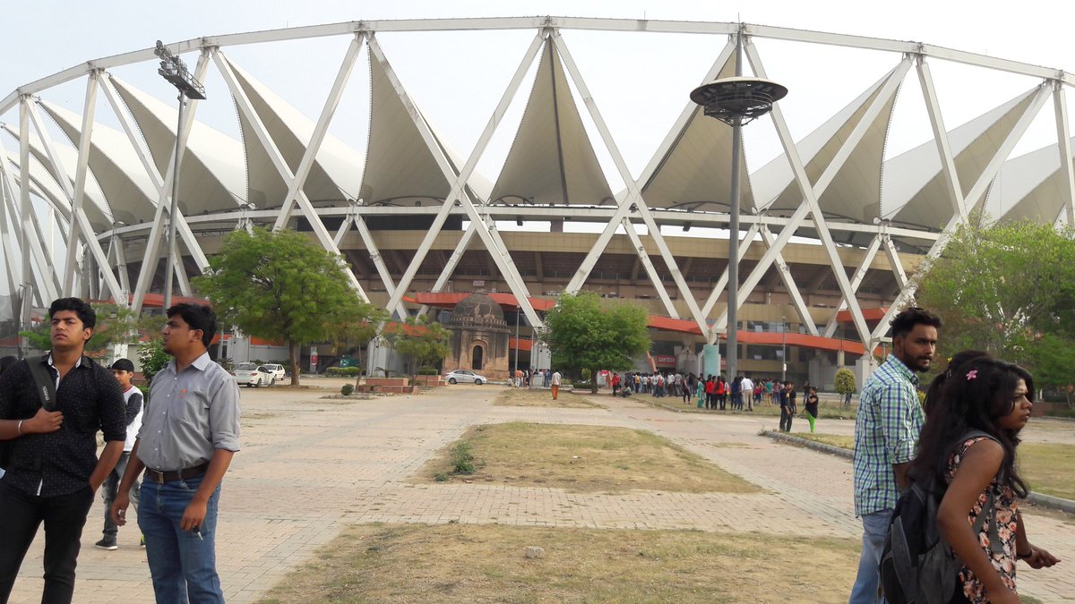 Deepshikha_Akki's tweet image. Today I am really feeling nostalgic. 2nd April 2016 - This was the day I saw my Love ❤️ my inspiration @akshaykumar for the first time in my Life at the shooting of #2Point0 movie. Love you #Akki Sir always 

#Memories
#AkshayKumar
#LoveYouAkshayKumar 
#JawaharLalNehruStadium