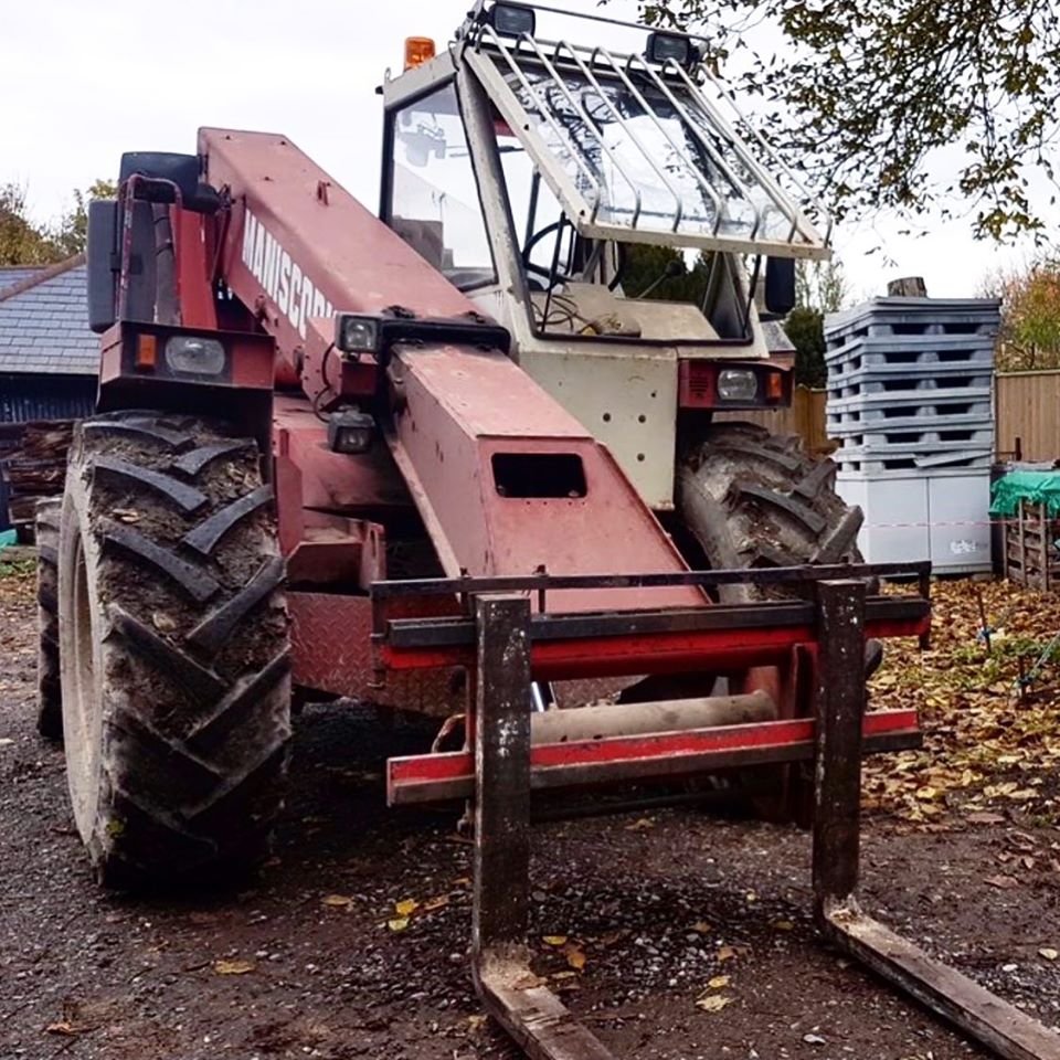 Throw back Thursday! Great picture sent in by @stilesandbates! Here’s their MT422FC! Bought new in 1985 and is still working on their family farm to date. Thanks for sending this in! If anyone has any older Manitou models please feel free to send them in as we love to see them!
