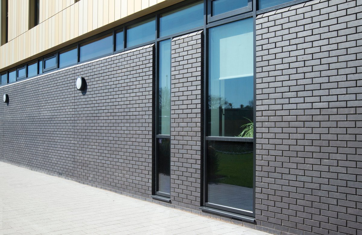 mbhplc's tweet photo. #brickrewind to 2017. The Jubilee Campus, Advanced Manufacturing Building at Nottingham University uses our #Blockleys Black Smooth bricks. The building comprises office space, laboratories and seminar space for the Faculty of Engineering @bondbryan #T2R2 #NilEfflorescence #brick https://t.co/nUE3uzkx6W