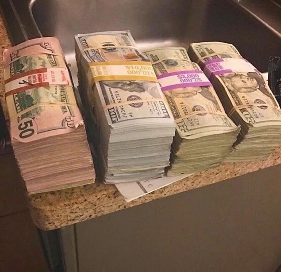 gregtaylor4's tweet photo. Sugar baby needed First 60 to like AND retweet gets $3500.. I'm legit 24 hours giveaway sugar Daddy Paypal Cash app and venmo only dm me to receive your money dm me https://t.co/QwiILeirwb