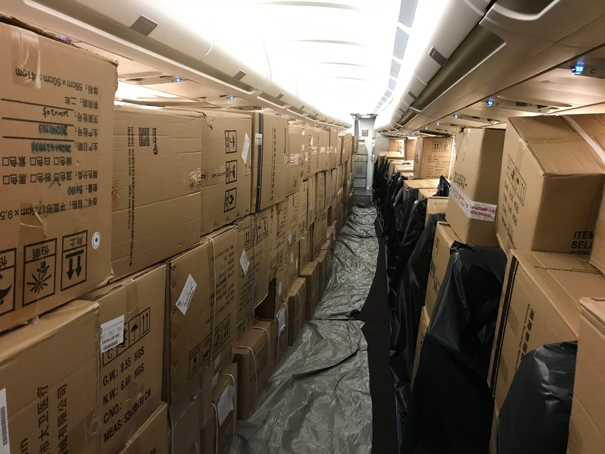 vpecresse's tweet photo. Notre deuxième commande de masques est bien arrivée cette nuit. La région va continuer à les distribuer aux personnels soignants médecins, infirmiers, pharmaciens, aux EPHAD, aux associations humanitaires mais aussi aux départements et aux maires qui en manquent cruellement https://t.co/8ZQC6lFXLw
