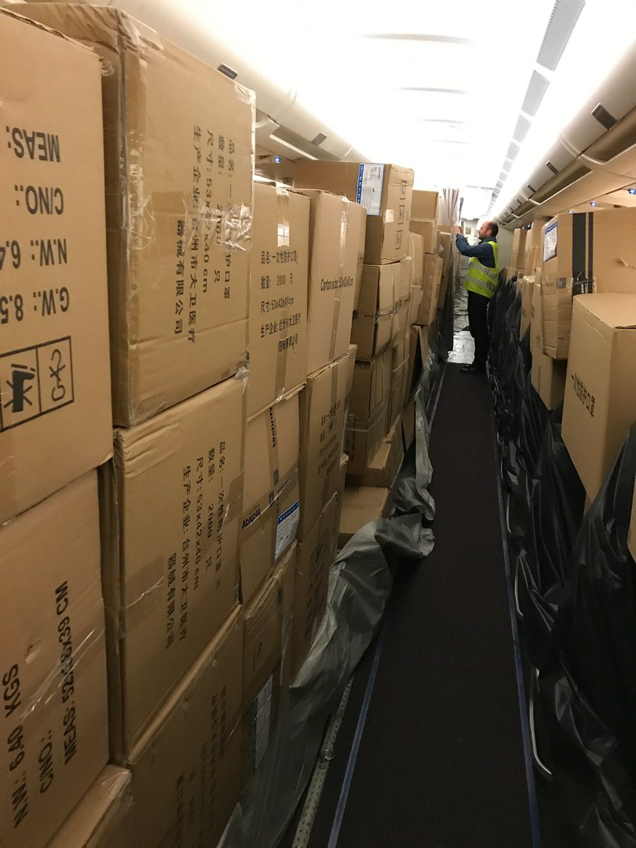 vpecresse's tweet photo. Notre deuxième commande de masques est bien arrivée cette nuit. La région va continuer à les distribuer aux personnels soignants médecins, infirmiers, pharmaciens, aux EPHAD, aux associations humanitaires mais aussi aux départements et aux maires qui en manquent cruellement https://t.co/8ZQC6lFXLw
