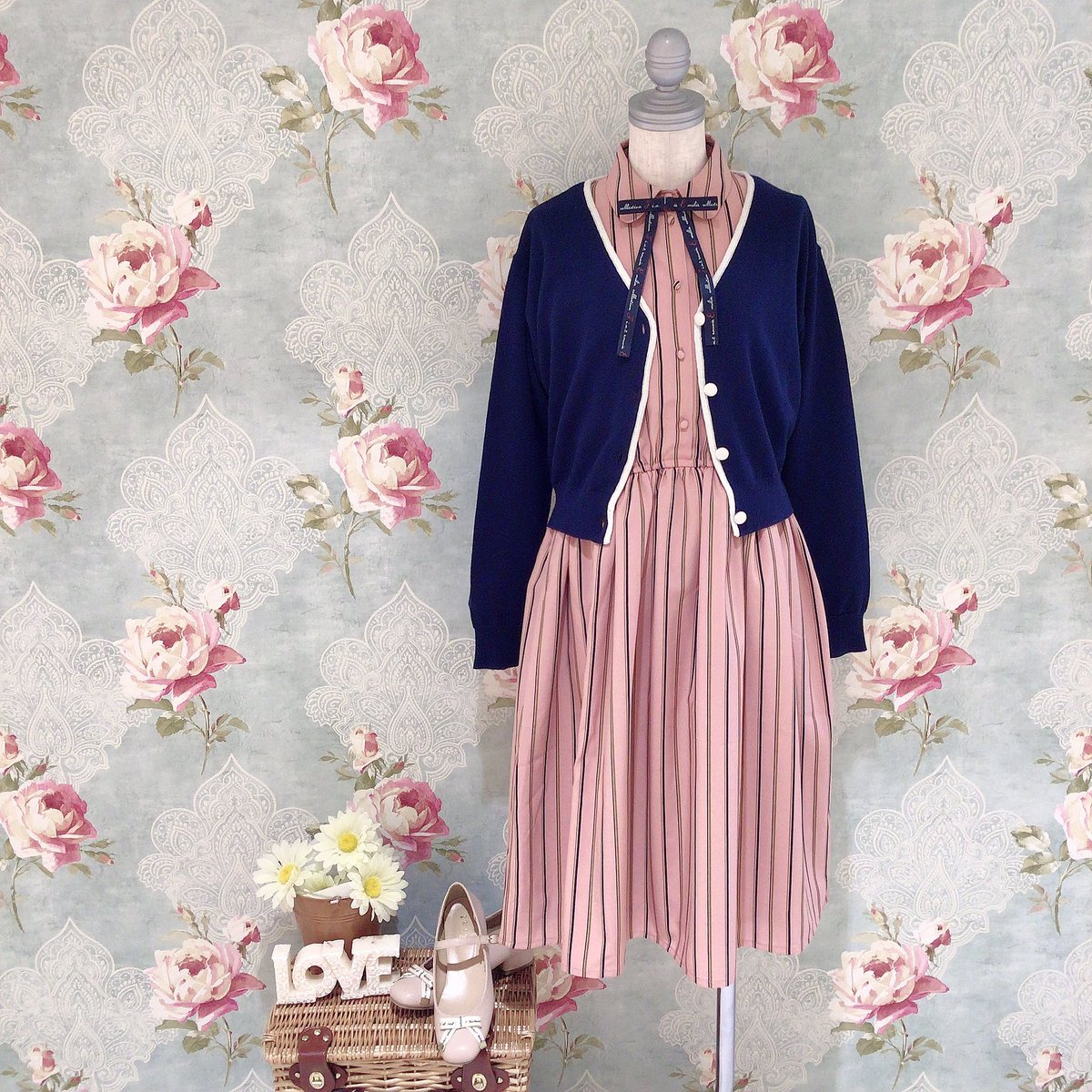 F I N T Official フィント公式 Spring Collection ロゴリボン付きマルチ ストライプワンピース F I N T T Co Fuhgqkfipq パイピング使いニットカーディガン F I N T T Co Vctsbavren マルチストライプ柄がレトロガーリーな