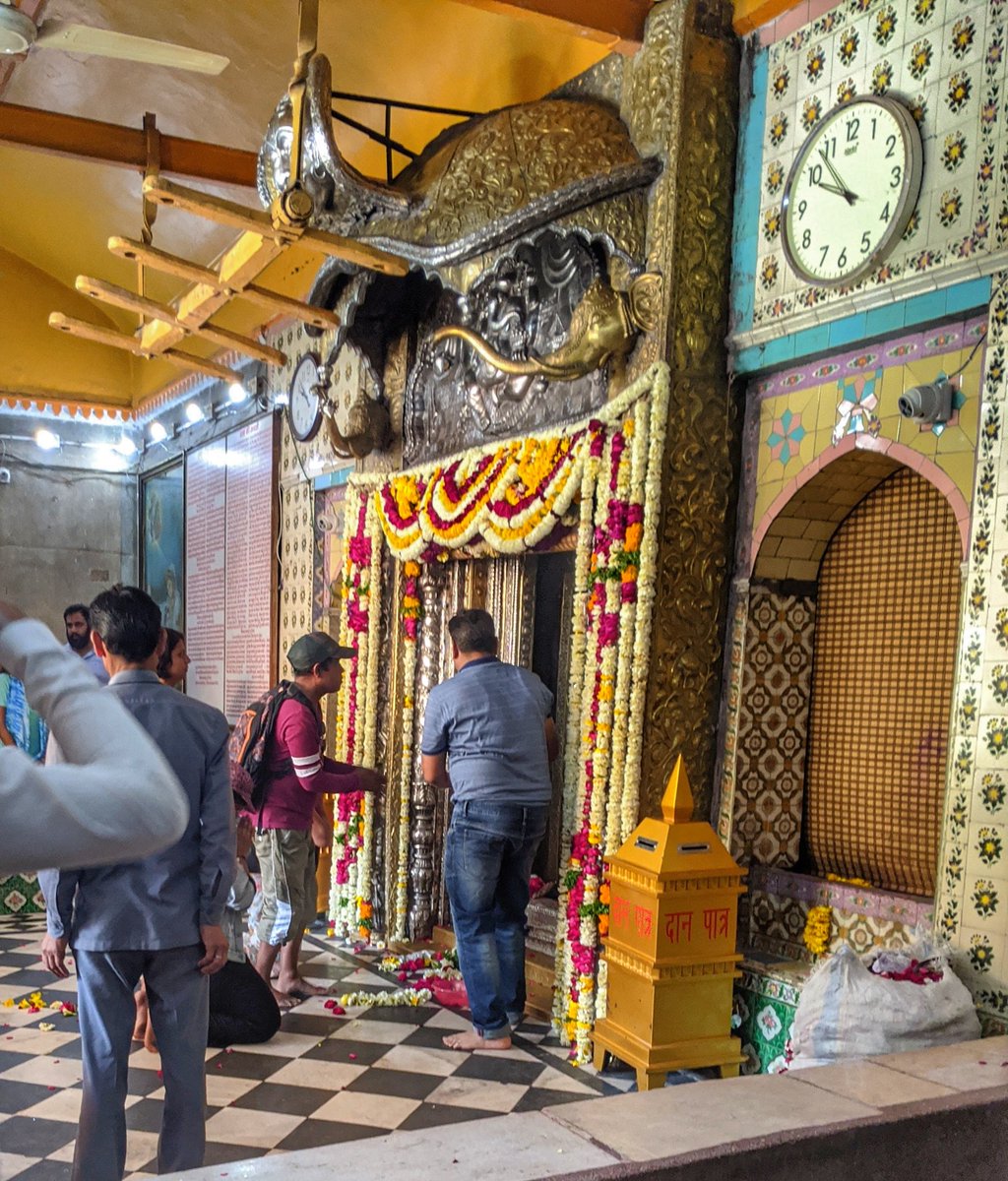 AmitHPanchal's tweet photo. In India this is the only temple where #LordRam is worshiped as a king and that too in a palace.

A Guard of Honour is held everyday, police personnel have been designated as Guards at the #ShriRam Raja temple, much in the manner of a king! 👑

#HeartOfIndia #RamNavmi #MPTourism https://t.co/U6pCaX8OkV
