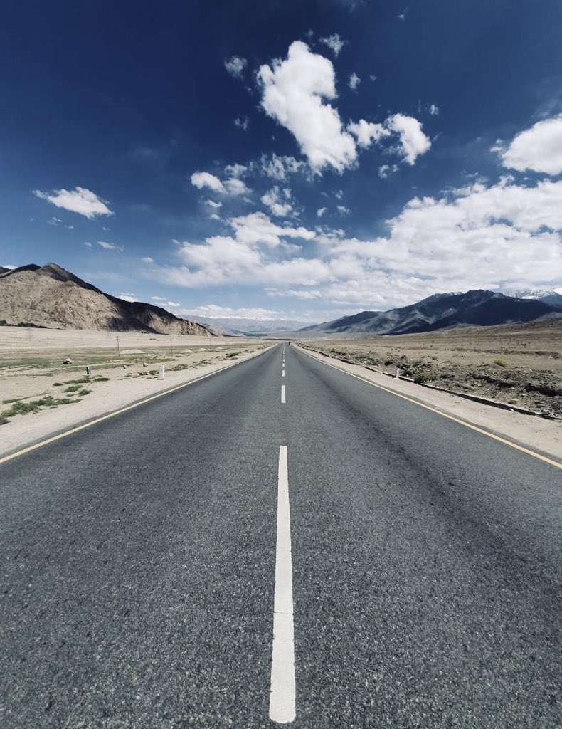 AliBurrni's tweet photo. Road to isolation. Take it.
#stayhome #Apple #NoFilter 
Shot on IPhone XR https://t.co/s3OJ1BB0vJ