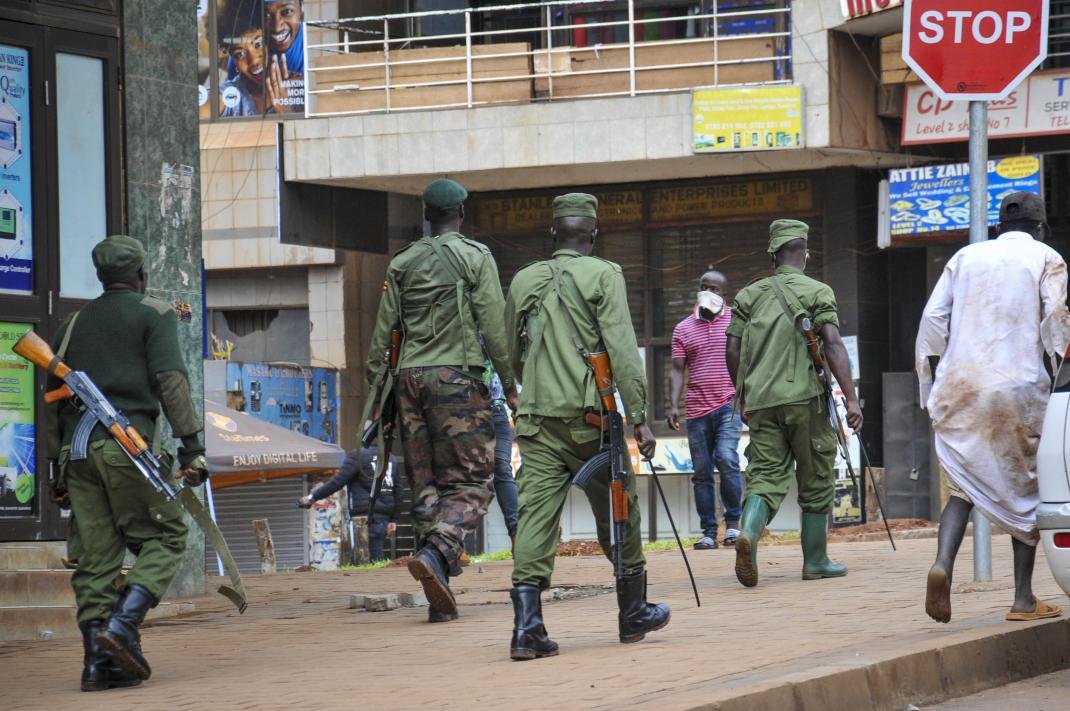In Uganda, security forces have used excessive force to apparently enforce  #COVID19 measures by beating, shooting, and arbitrarily detaining people. The government should ensure this doesn't become a human rights crisis.  #COVID19UG  https://www.hrw.org/news/2020/04/02/uganda-respect-rights-covid-19-response