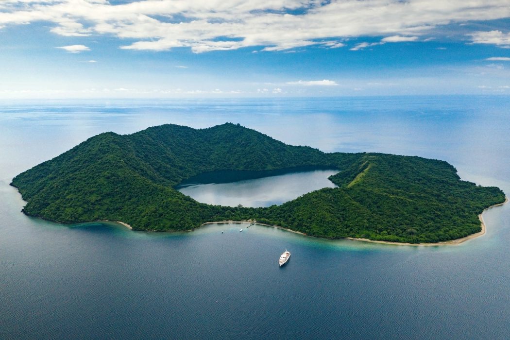 CruiseAdviser's tweet photo. Saga considers six-month suspension; Coral Expeditions updates cancellations policy; British Airways to furlough 36,000 staff. Follow our live updates here: https://t.co/GanRYGADN9 https://t.co/MV2E1fDmS4