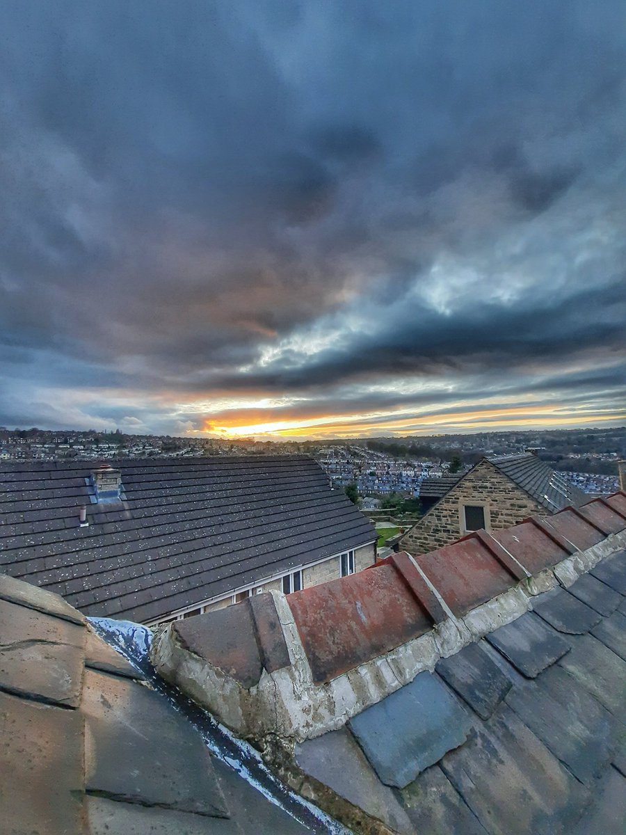 The view from our house tonight . #stayhome #covid19 #sheffieldissuper