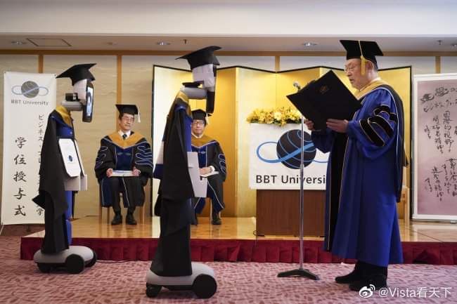 FunFun72715659's tweet photo. งานรับปริญญาล้ำเวอร์ๆ 🎓
#โควิด19 #เคอร์ฟิว https://t.co/FsVn5BZtCu