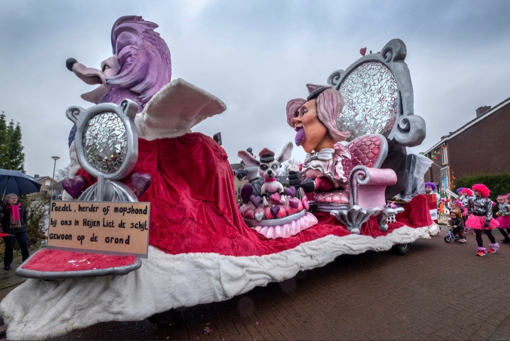 carnavalmarkt's tweet photo. Met deze wagen doet u in ieder geval mee voor de poedelprijs!

https://t.co/HmxTCOT2RF https://t.co/M6Zgw5Cq9d