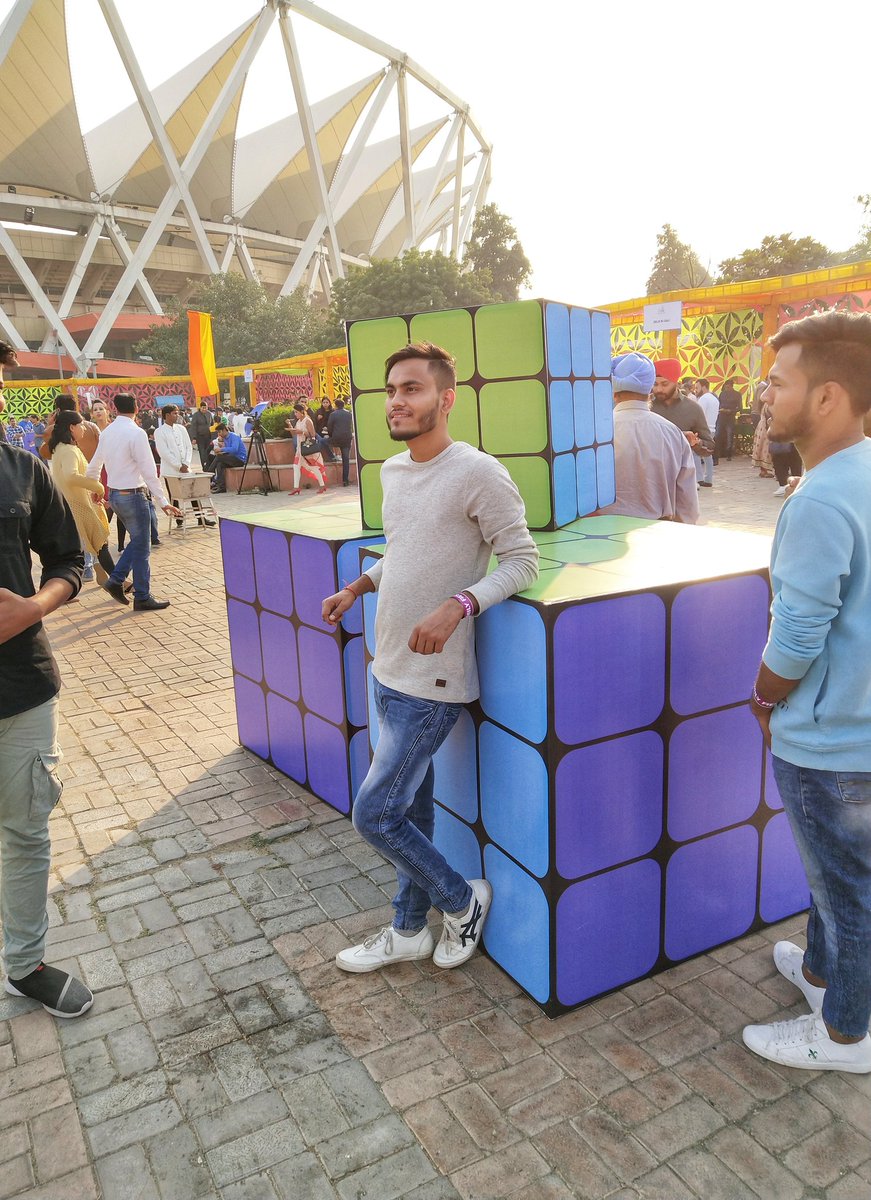 mukesh_akkian's tweet image. Me inside and outside of the stadium..but these aren&apos;t shooting time pics.😉😍
But i felt happy whn i got to knw we are going on that place where the #climax scenes of #Robot2.0 has been completed by team..🔥👍 @akshaykumar