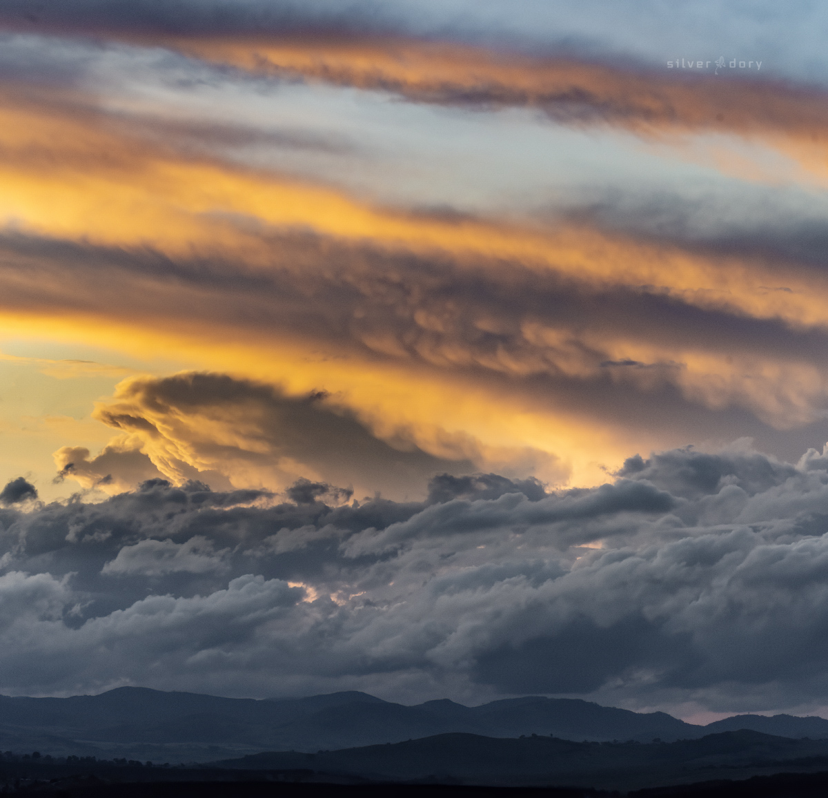 thesilverdory's tweet photo. Late dusk colour as rain cleared from Canberra this evening - from Scrivener Hill  ... #sunsetcapital #Canberra https://t.co/qilLv2h85o