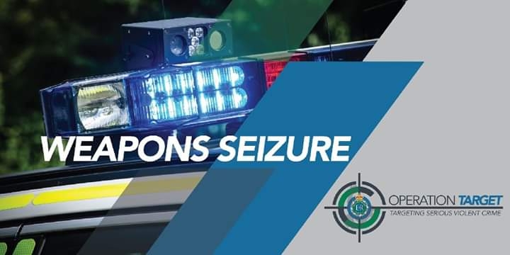 MerPolKnowsley's tweet photo. #OpTarget - 20yr old #Huyton male arrested yesterday morning following the recovery of a #knife #drugs & #firearm. Officers patrolling Manor Farm Road, Huyton #stopsearched a male & vehicle which failed to stop shortly before midday. Driver tested #positive for #cannabis https://t.co/k8PRqAYK6E