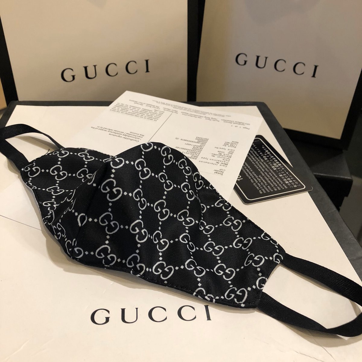 whateverrrshop's tweet photo. Mask hi-end Gucci 
Chanel 
&amp; LOUIS VUITTONโพลีเอสเตอร์
ใส่สบาย นุ่ม  กรองฝุ่นได้ กันแดด UV 98%  คล้องหู กระชับรับรูปหน้า อ่อนโยน ไม่ระคายเคืองกับผิวหน้า ซักได้

มีถุงผ้าปั้มแบรนด์ให้นะคะ

ราคา280.-ค่าส่ง40.- #หน้ากากอนามัยพร้อมส่ง
#mask
#เสื้อผ้า 
#แอลกอฮอล์ฆ่าเชื้อ 
#หน้ากากผ้า https://t.co/DtP0lZMo8i